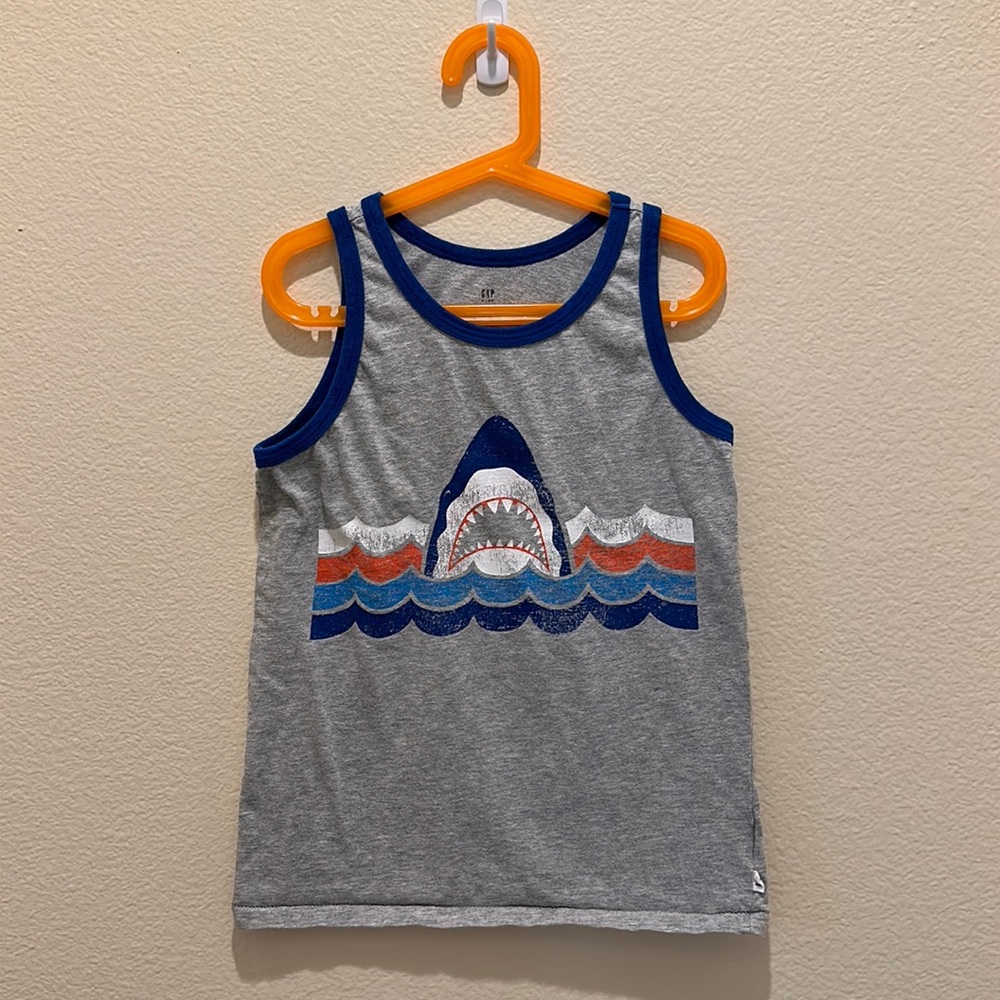 GAP boy’s top new size L
